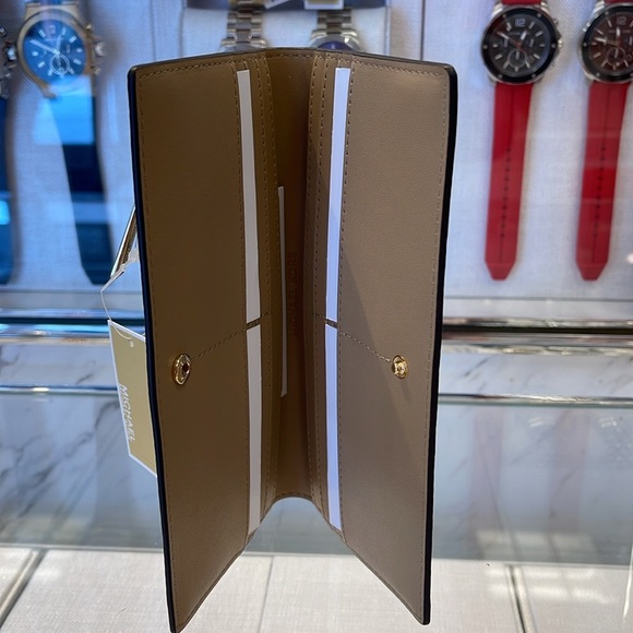 Michael Kors Reed Large Bifold Pebbled Leather Snap Wallet Card Case 
Camel 
NWT - Picture 7 of 16